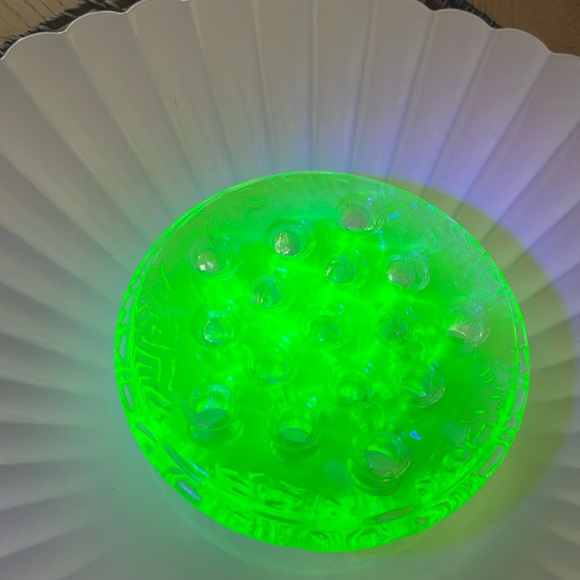 Vaseline glass flower frog - Picture 2 of 6